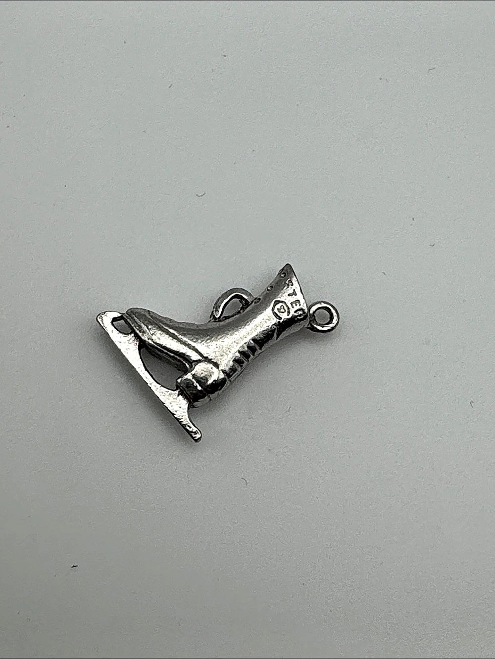 Ice Skate Charm - Picture 2 of 4